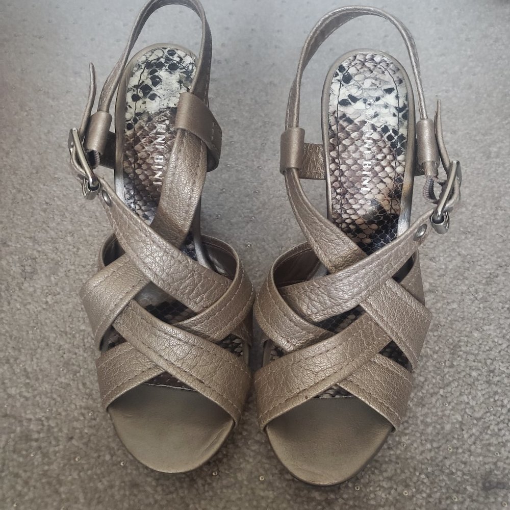 Gianni Bini ALBA Pewter Leather Pump